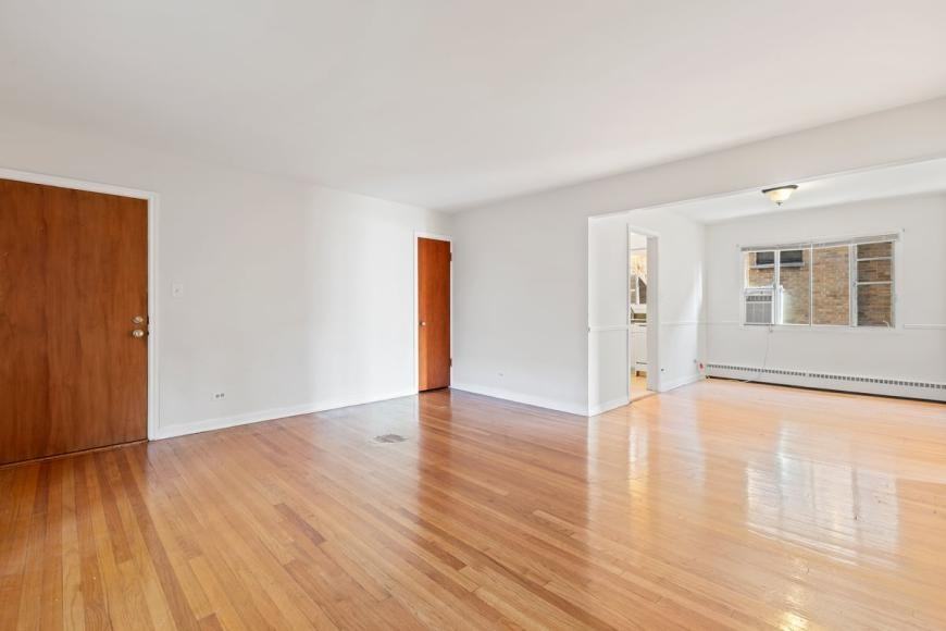 1539 Monroe Ave - Photo 3 of 10