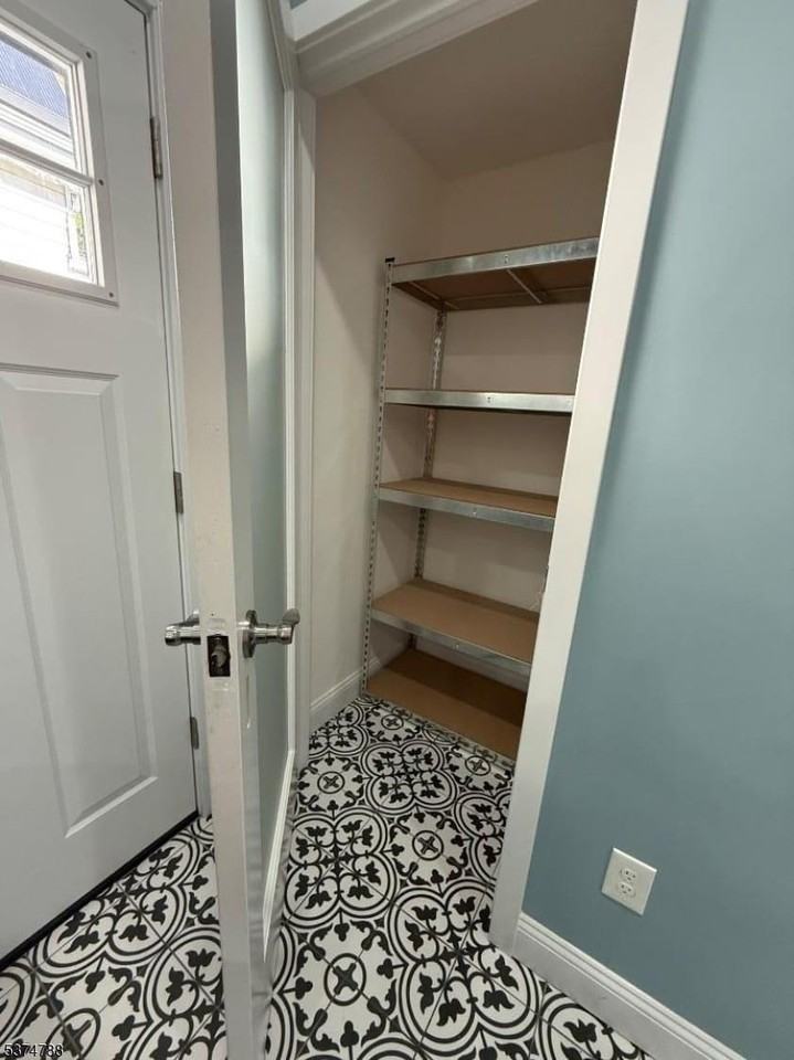 311 Jefferson Ave - Photo 5 of 20