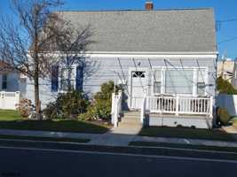 featured image of 209 N Granville Ave