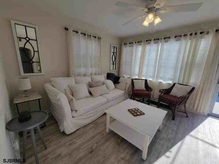 209 N Granville Ave - Photo 5 of 29