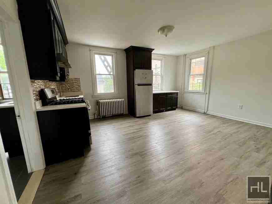 605 Liberty Ave - Photo 2 of 9