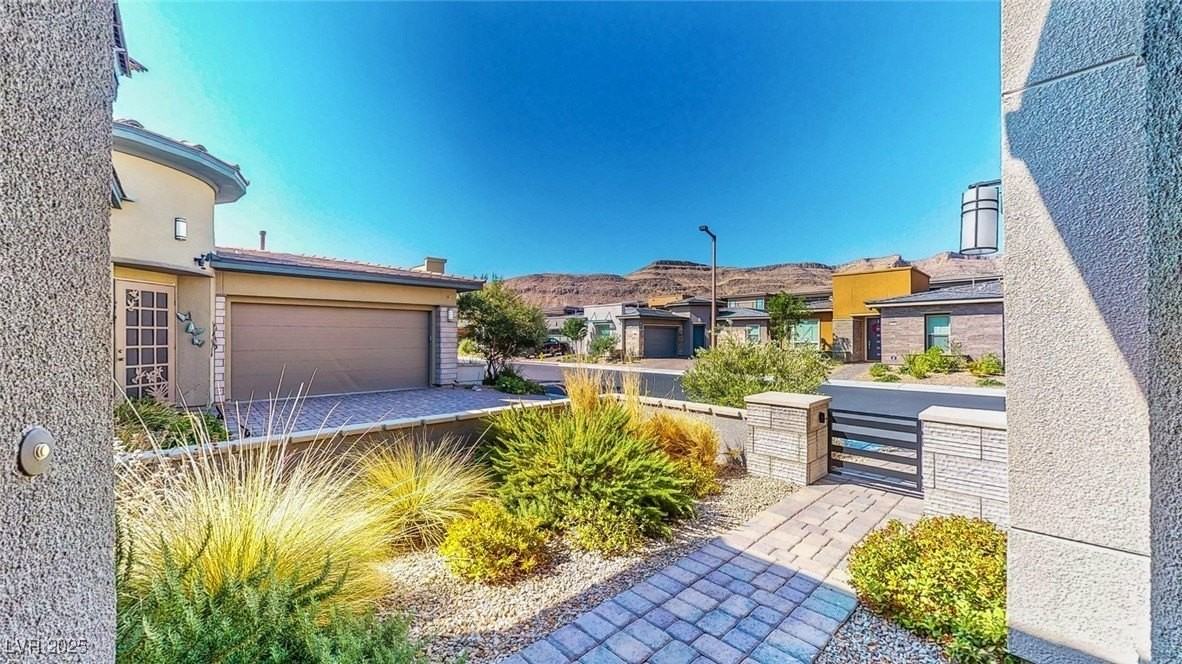 6714 Desert Crimson St - Photo 6 of 50