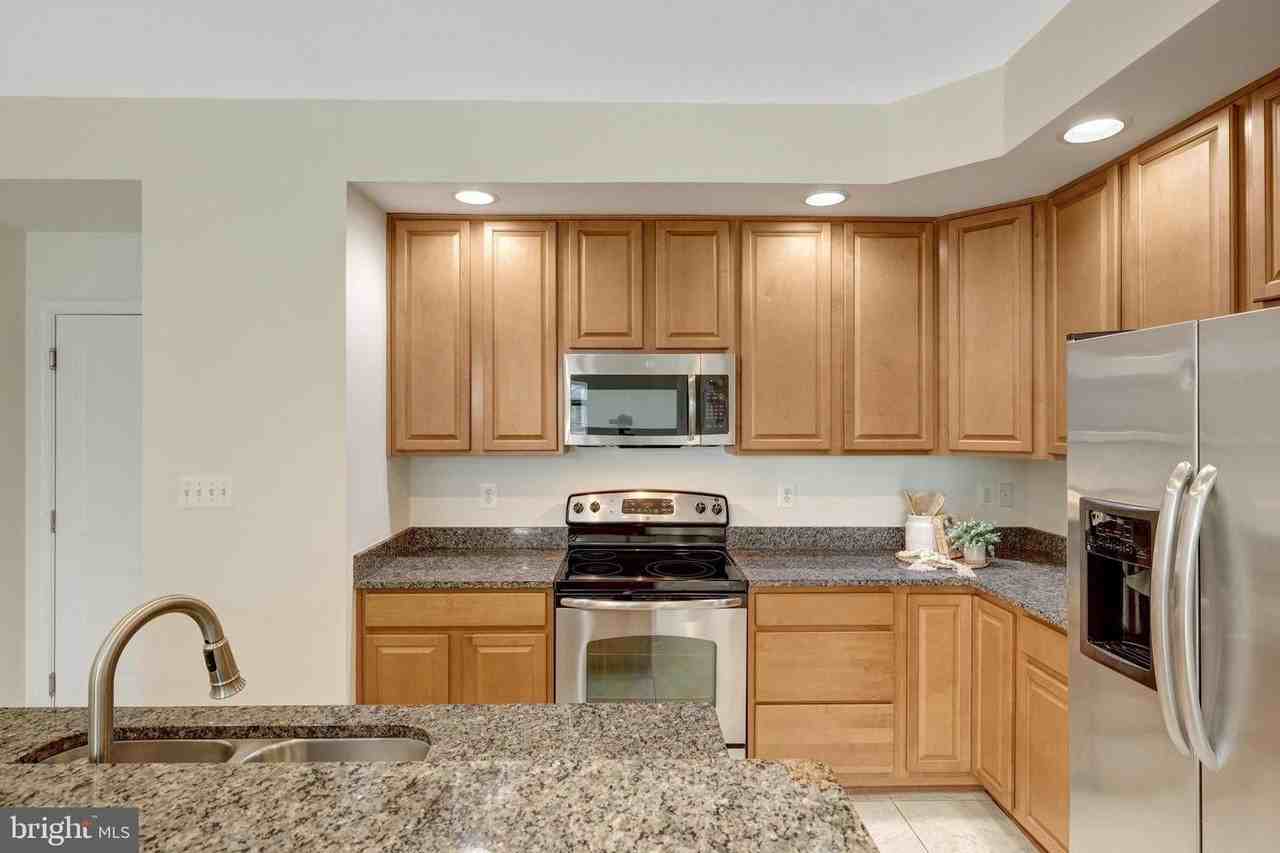 21714 Pattyjean Terrace - Photo 3 of 25