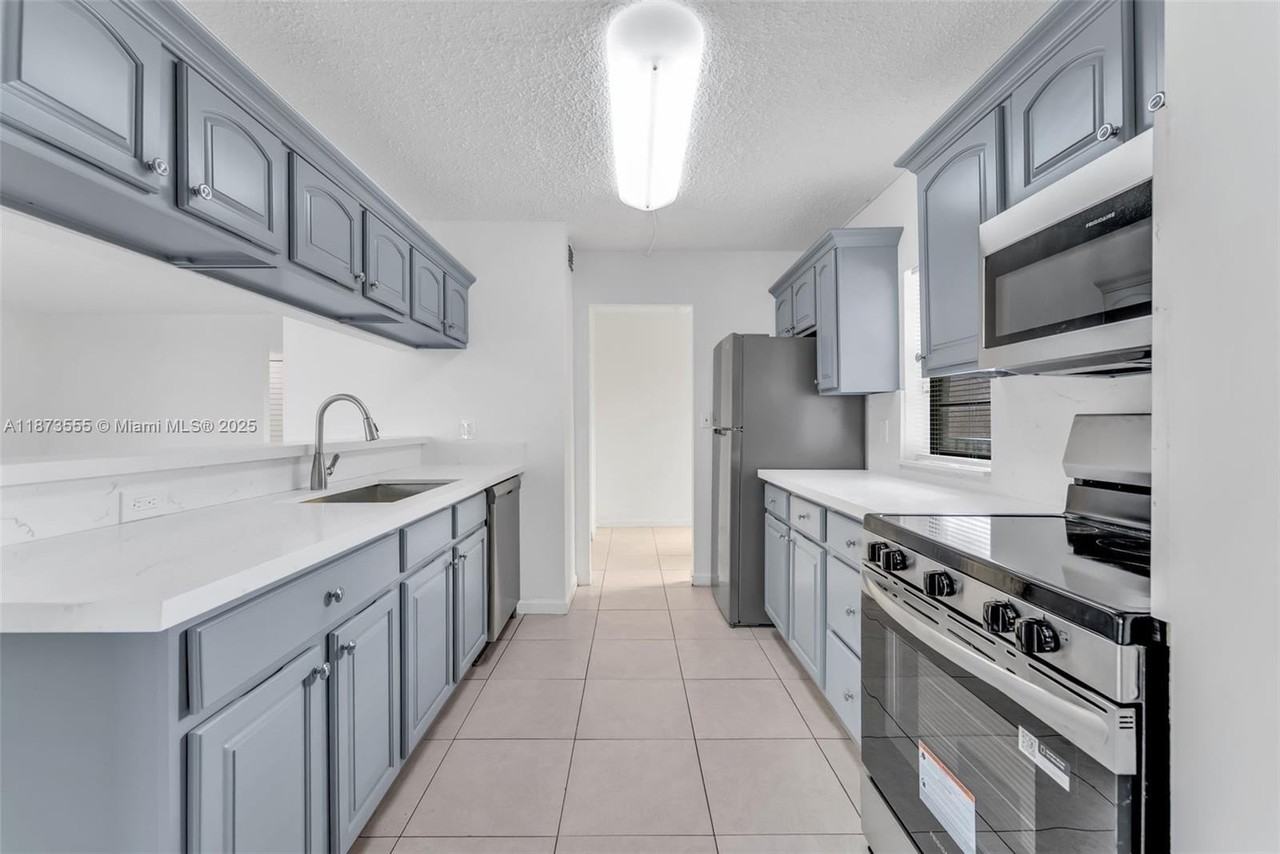 3100 N Pine Island Rd #304 - Photo 2 of 24