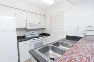 1227 Sw 46th Ave #309 - Photo 1 of 1