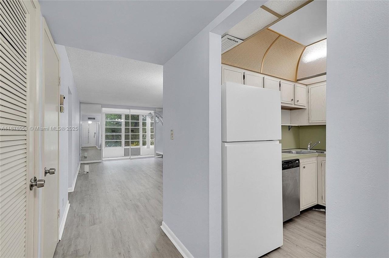 5320 Nw 11th St #205 - Photo 3 of 26