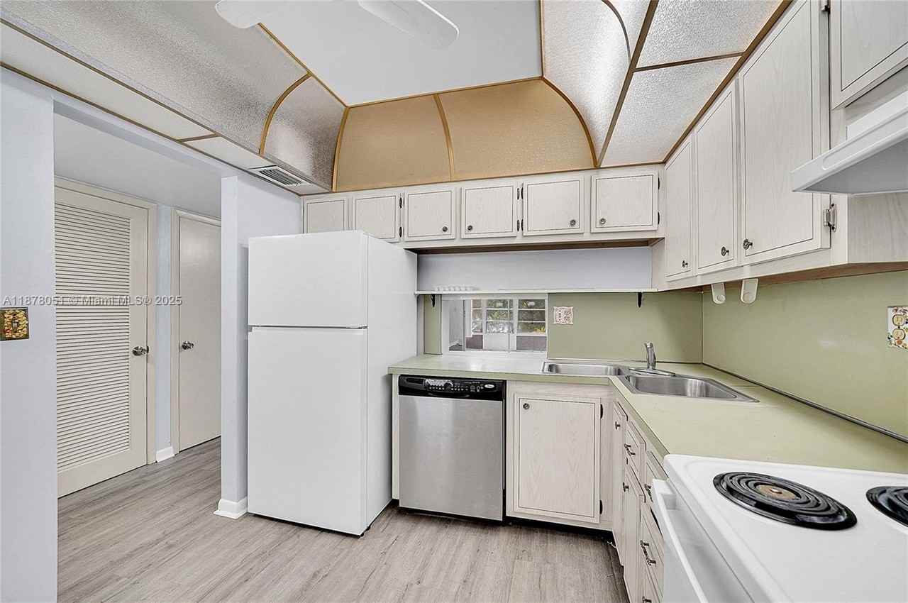 5320 Nw 11th St #205 - Photo 5 of 26