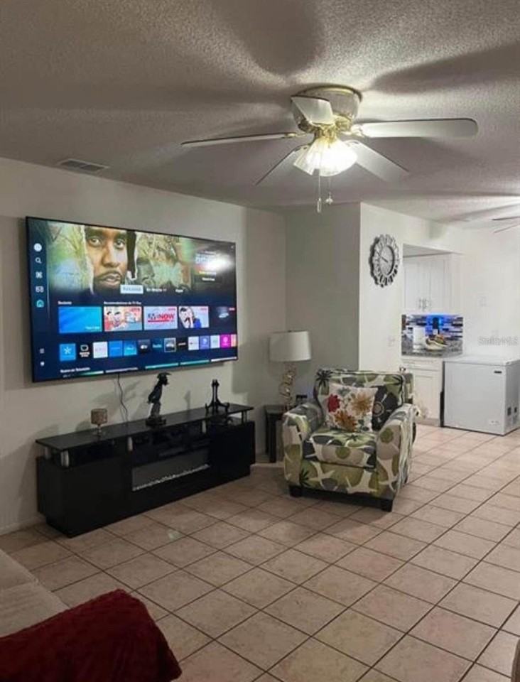 1 W Country Cove Way - Photo 2 of 10