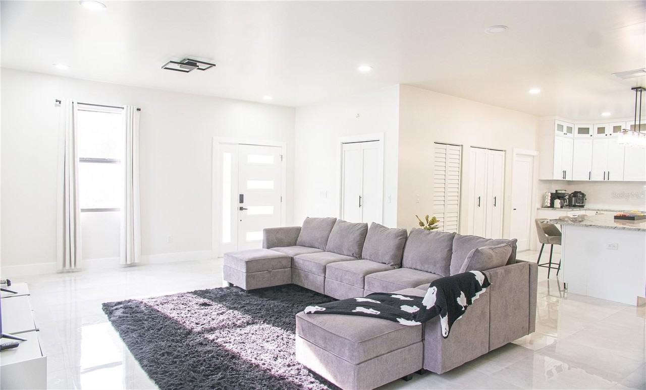 15435 Verona Ave - Photo 3 of 39