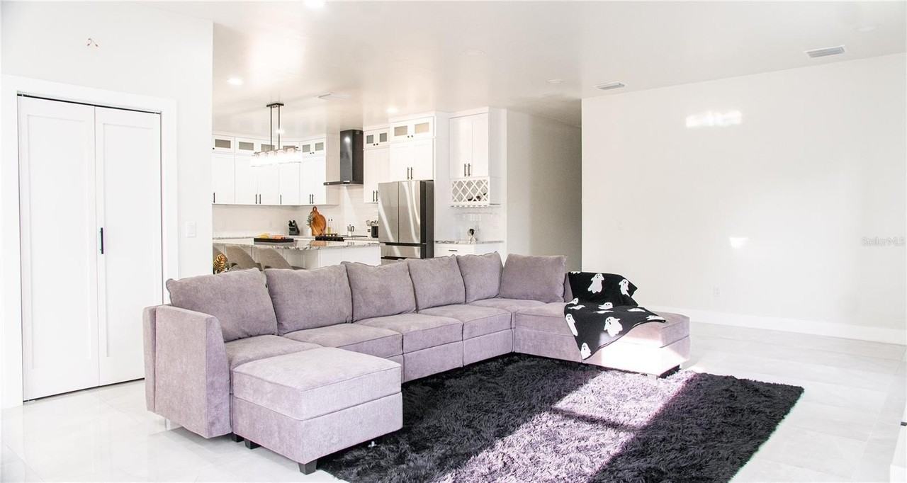 15435 Verona Ave - Photo 4 of 39