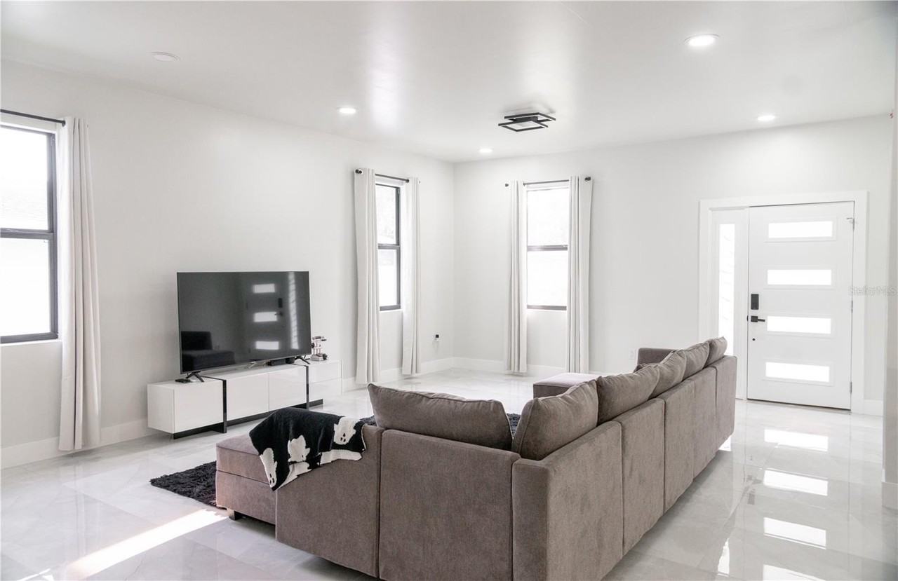 15435 Verona Ave - Photo 5 of 39