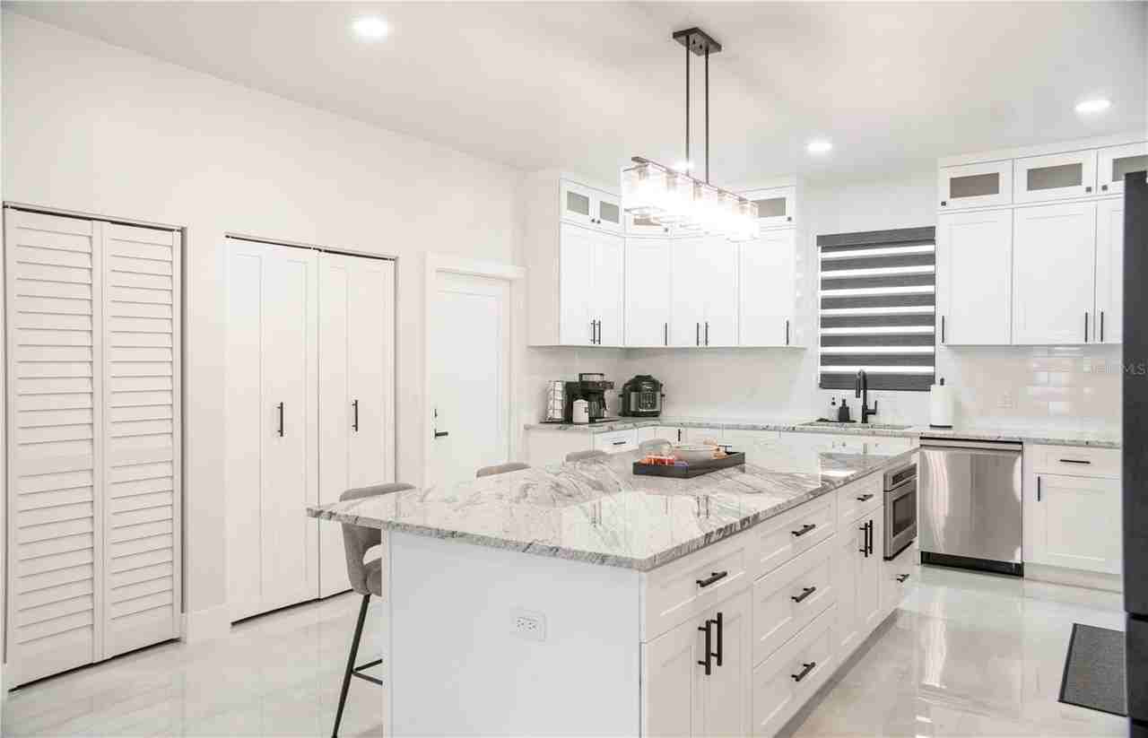 15435 Verona Ave - Photo 6 of 39