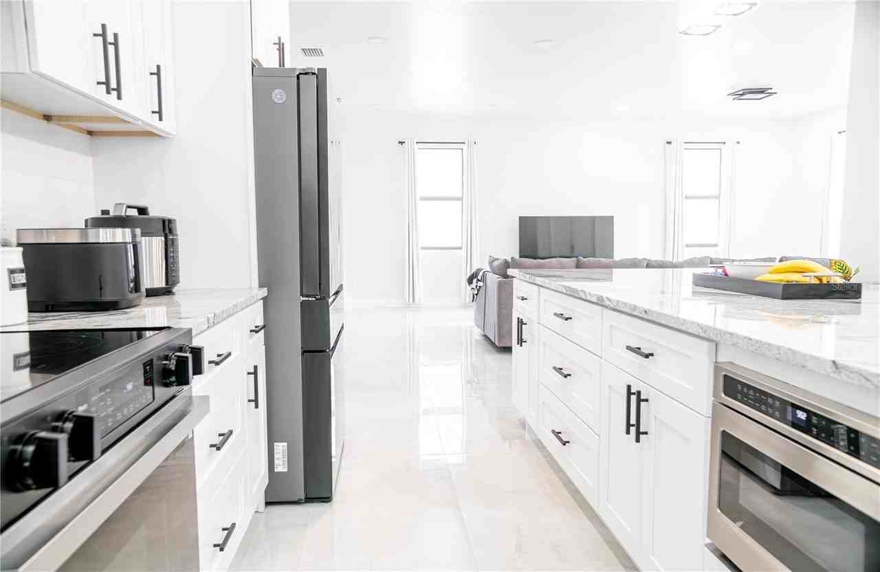 15435 Verona Ave - Photo 7 of 39