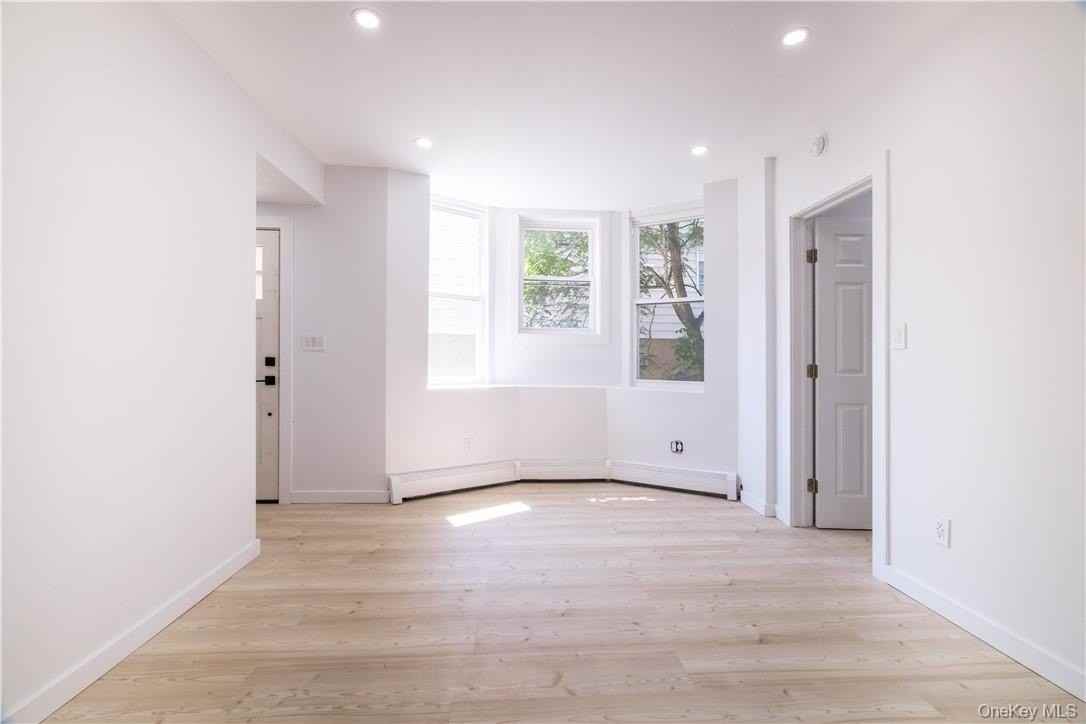 594 Bellevue Ave N #1 - Photo 4 of 13