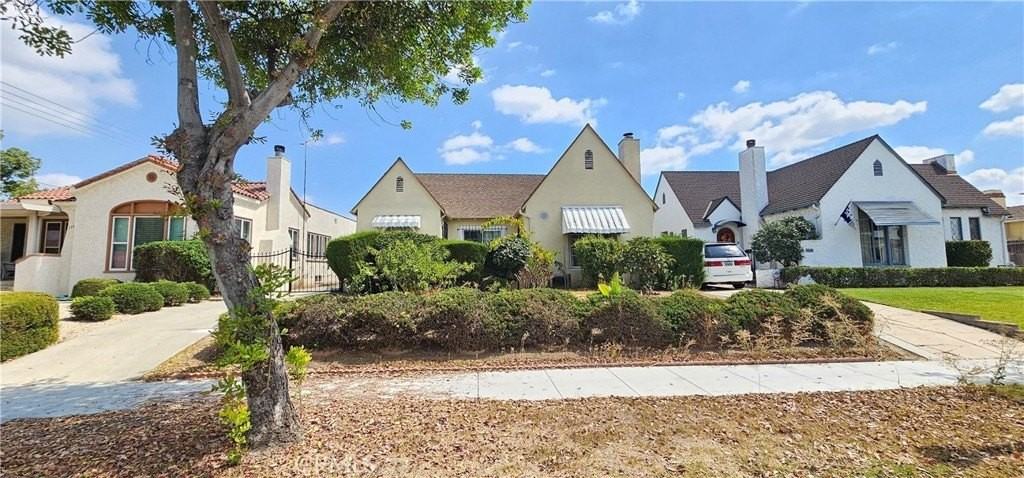 1704 Edgewood Dr - Photo 3 of 15