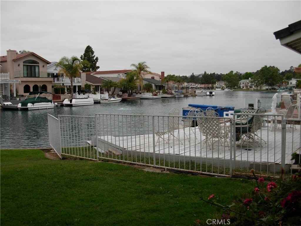 21927 Erie Ln - Photo 2 of 48