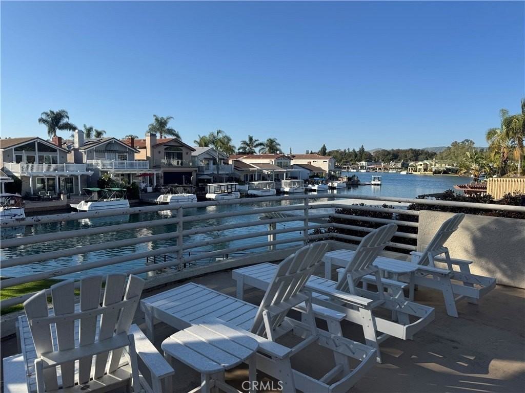 21927 Erie Ln - Photo 3 of 48