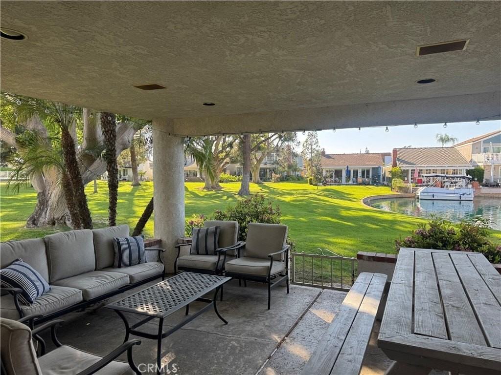 21927 Erie Ln - Photo 5 of 48