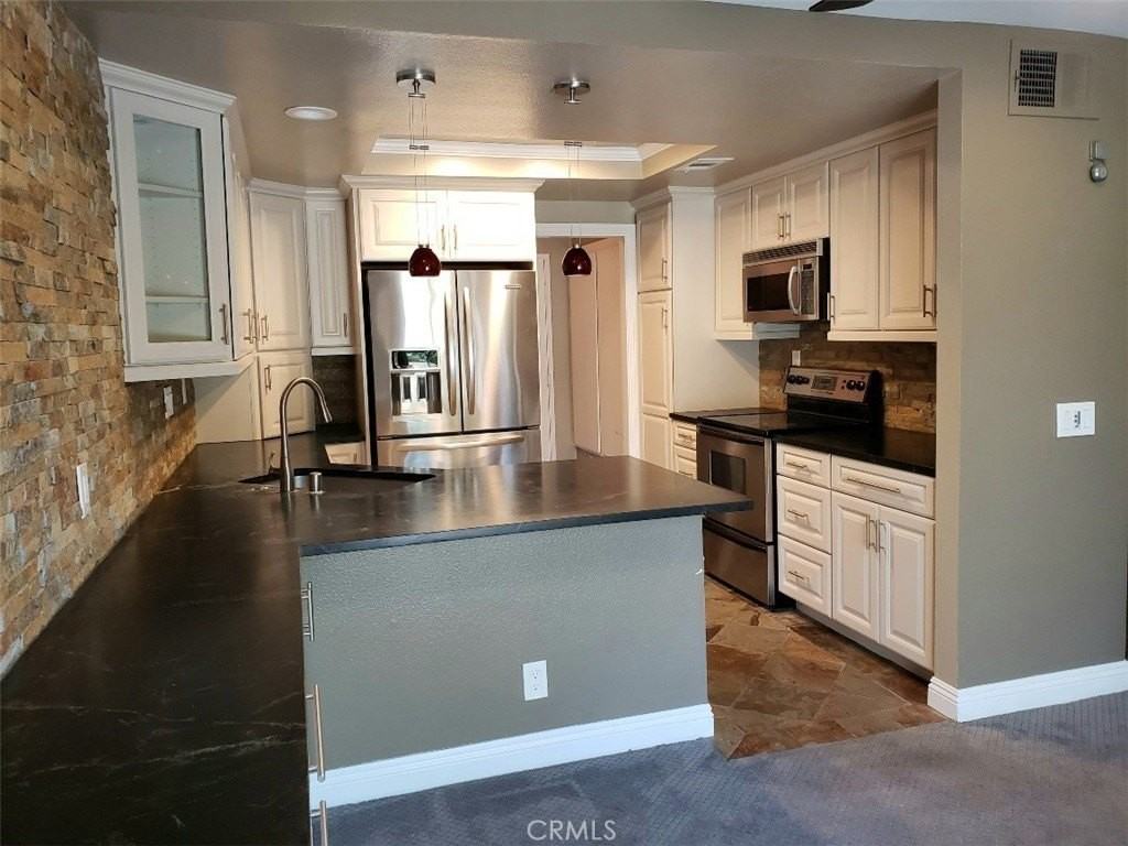 189 Stanford Court #13 - Photo 7 of 21