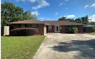 121 Se Arapahoe Ln - Photo 1 of 1
