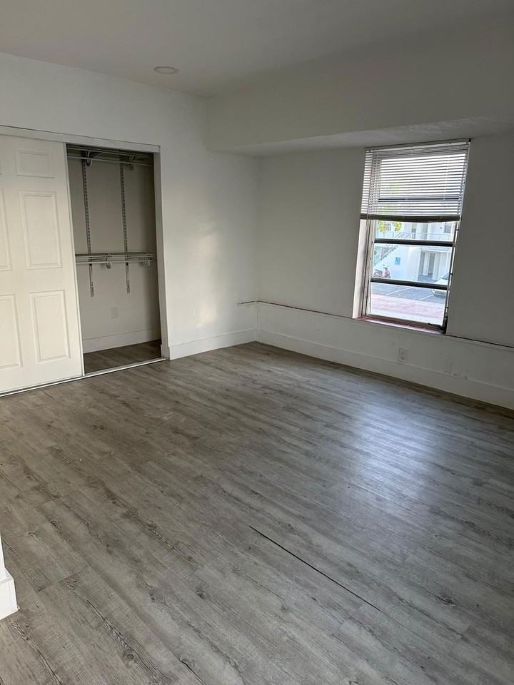 1943 71st St #1A - Photo 5 of 8