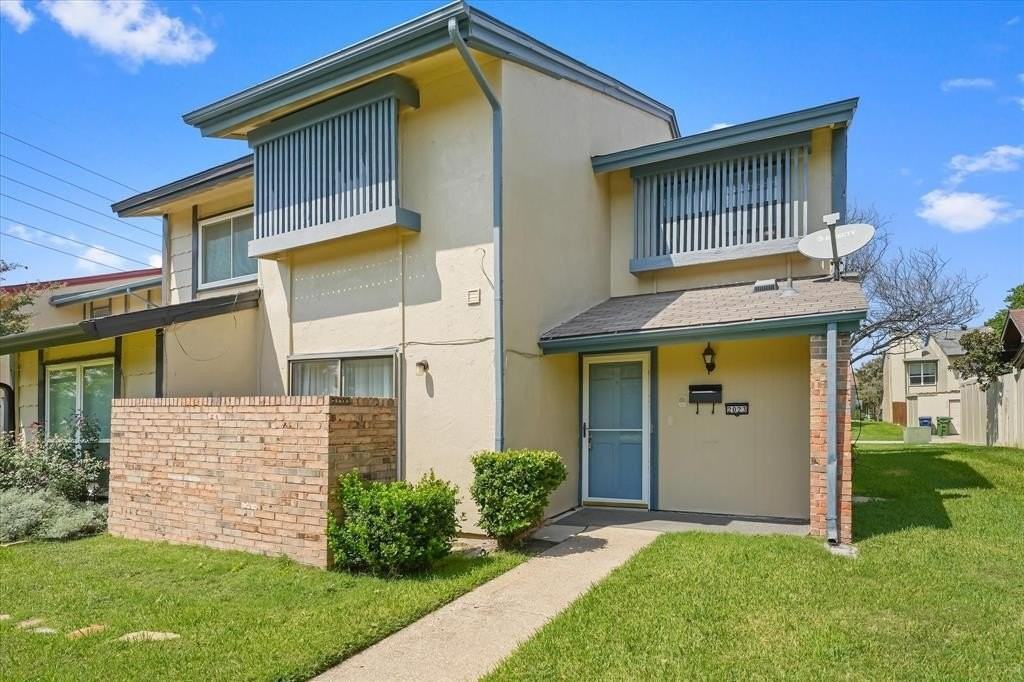 2023 Court Pl - Photo 2 of 29