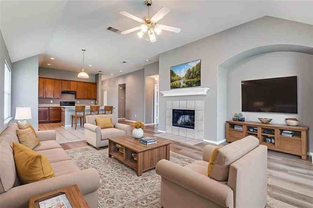 7702 Decoy Drive - Photo 4 of 35