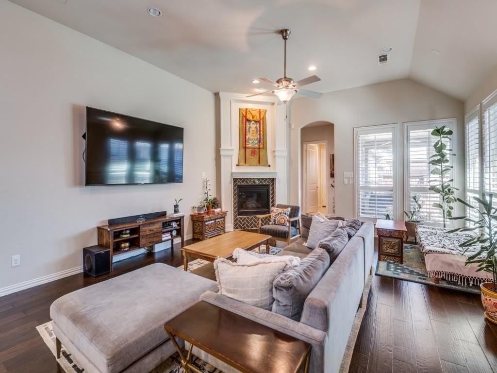 915 Enchanted Wood Dr - Photo 7 of 25