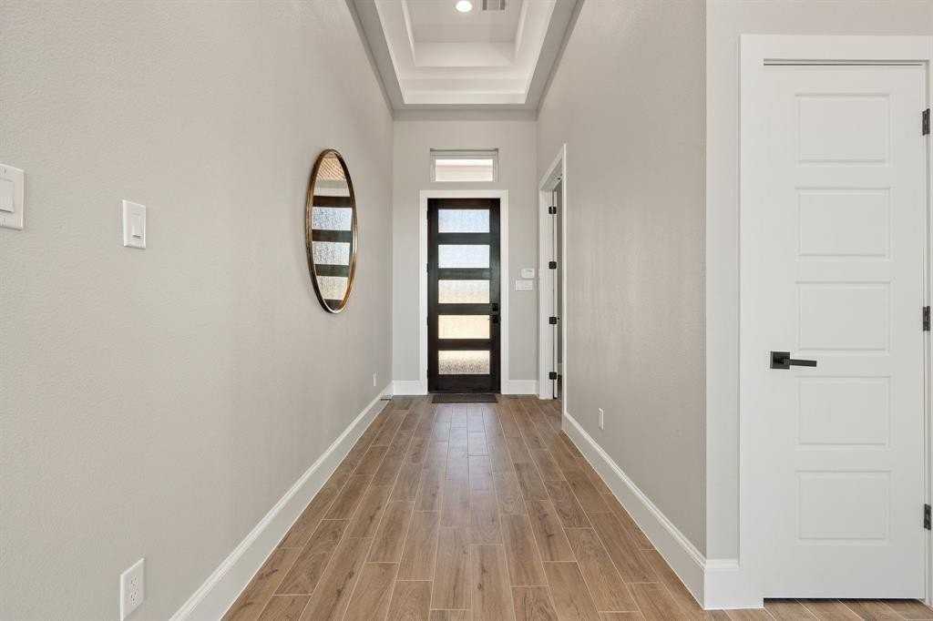 1607 Pebble Beach Ln - Photo 4 of 34