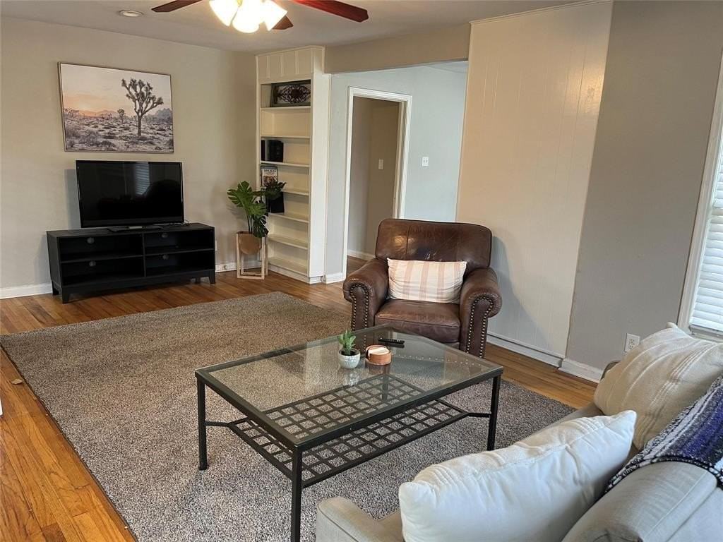 4000 Winfield Ave - Photo 4 of 34