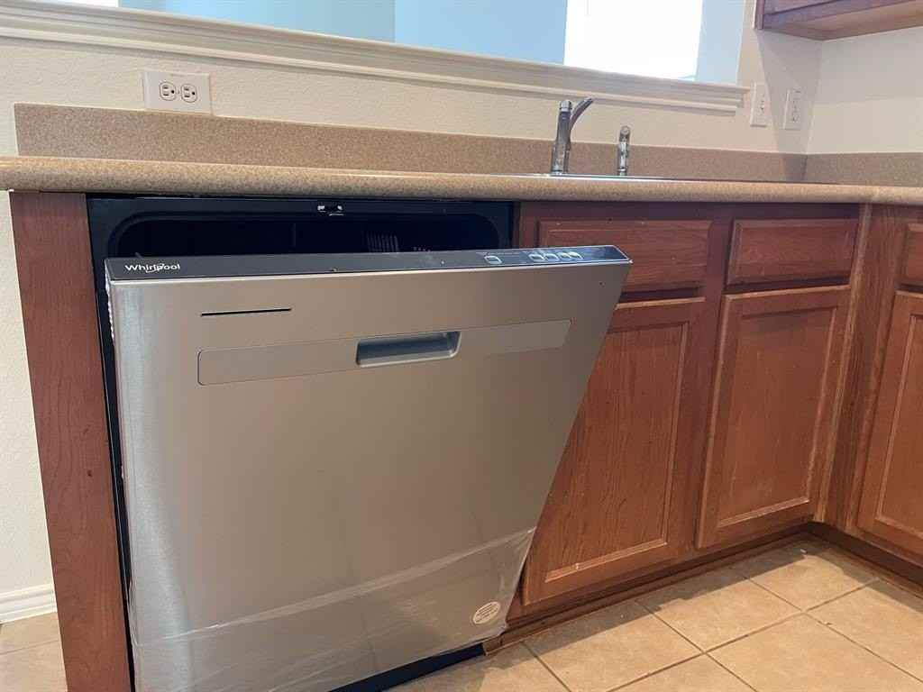 825 Sheryn Drive - Photo 4 of 17