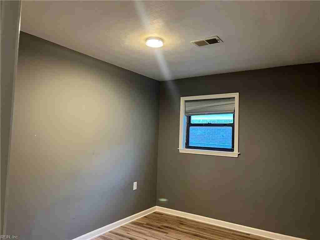 516 Hicks Ave #B - Photo 4 of 27