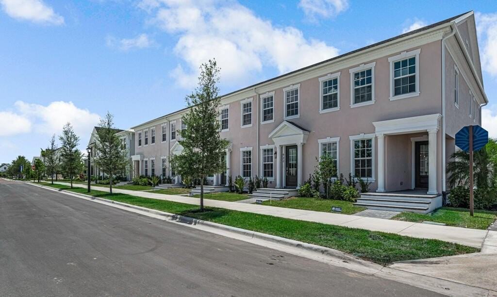 930 SW Prairie Avenue - Photo 2 of 50