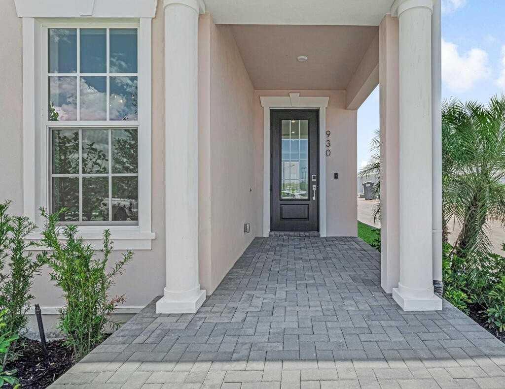 930 SW Prairie Avenue - Photo 4 of 50