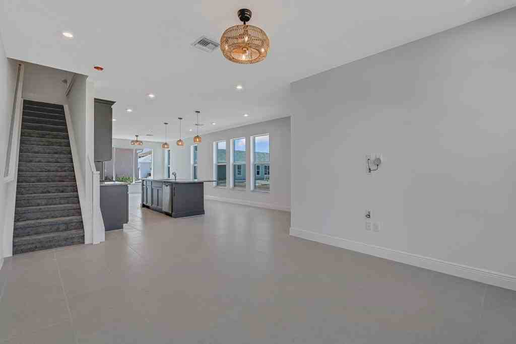 930 SW Prairie Avenue - Photo 6 of 50