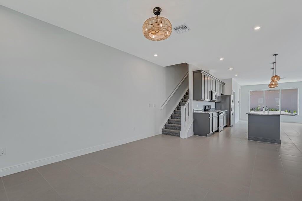 930 SW Prairie Avenue - Photo 7 of 50