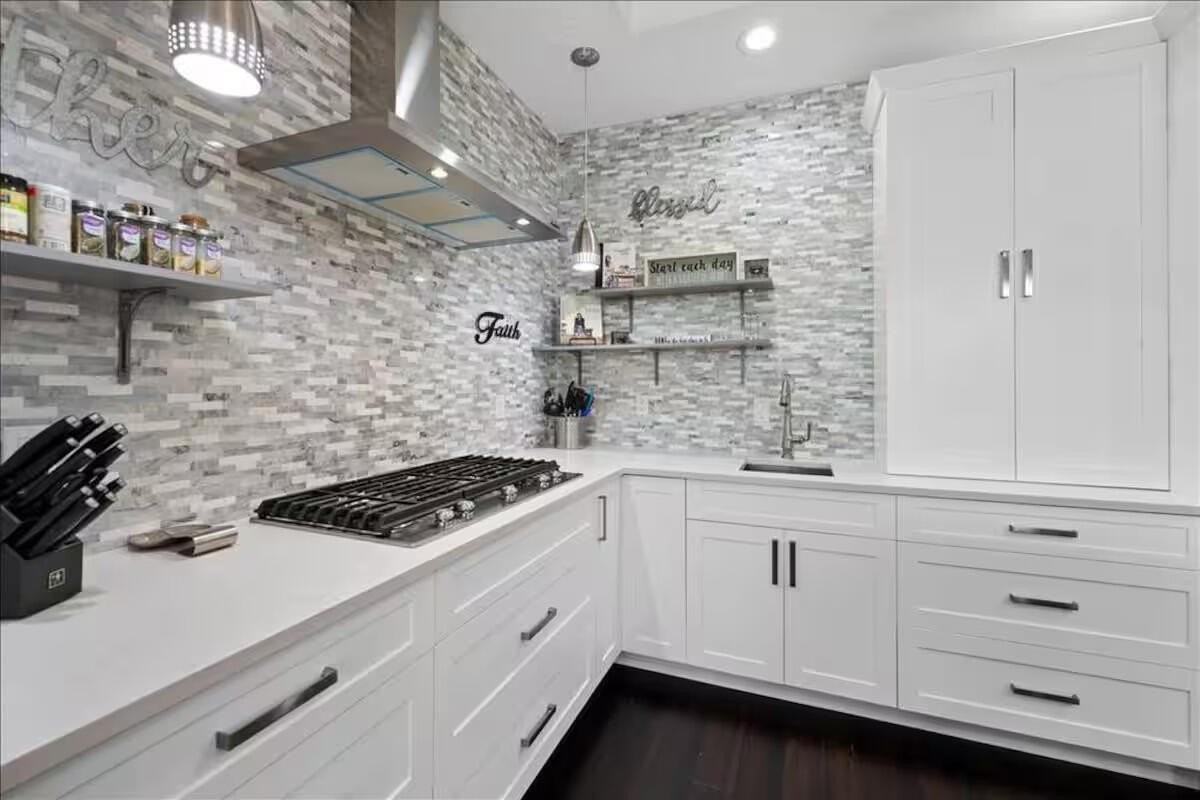 1702 Clydesdale Ave - Photo 4 of 23