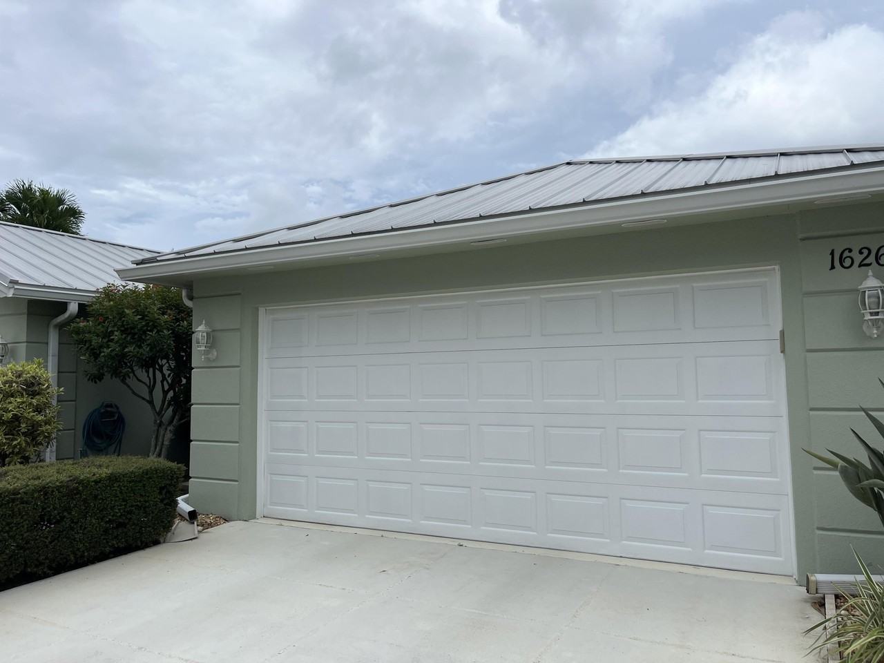 1624 Southwest Waterfall Boulevard - Photo 3 of 21