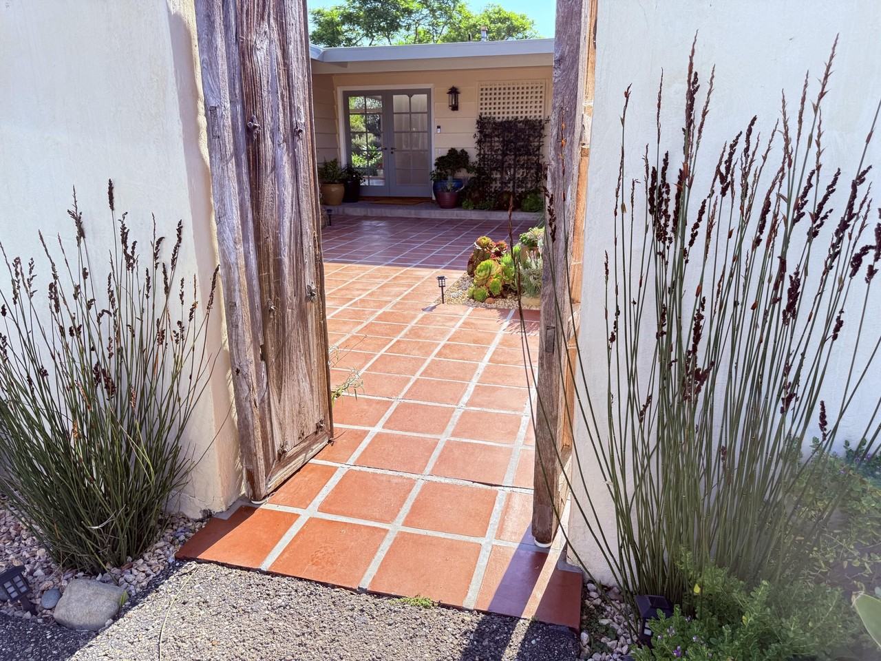 1747 Glen Oaks Dr - Photo 2 of 24