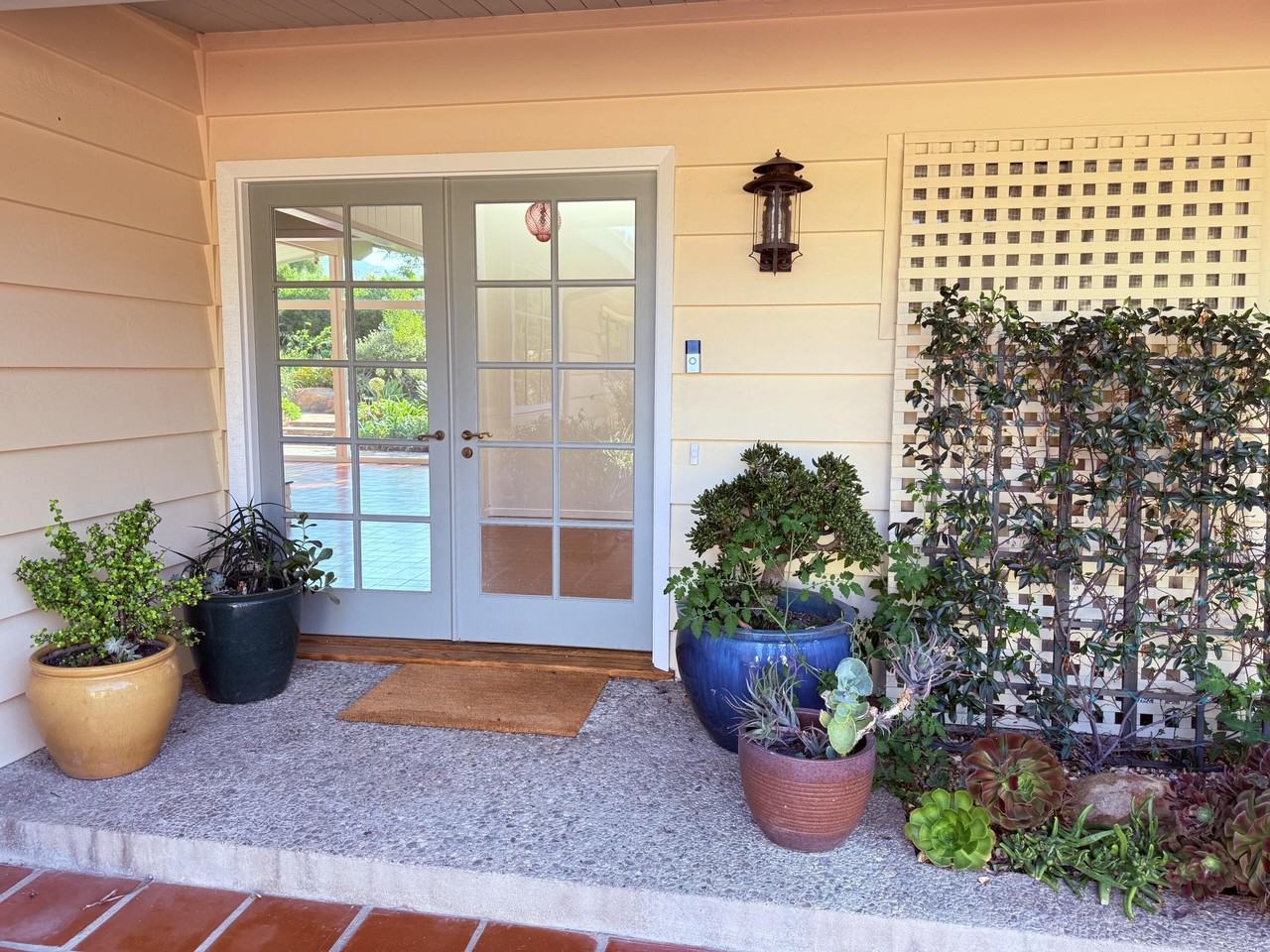 1747 Glen Oaks Dr - Photo 4 of 24