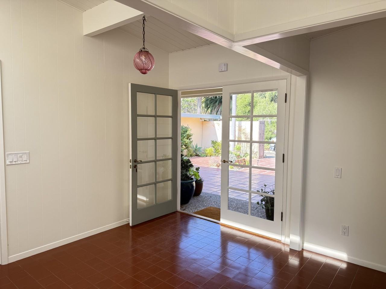 1747 Glen Oaks Dr - Photo 5 of 24