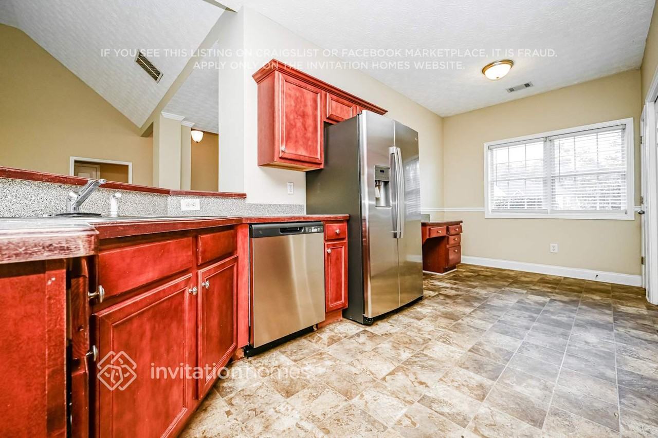 220 Hedgewood Dr - Photo 7 of 18