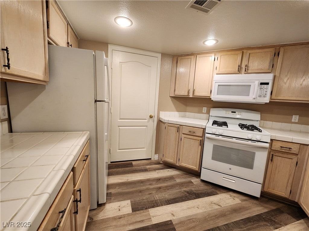 7400 W Flamingo Rd - Photo 3 of 27