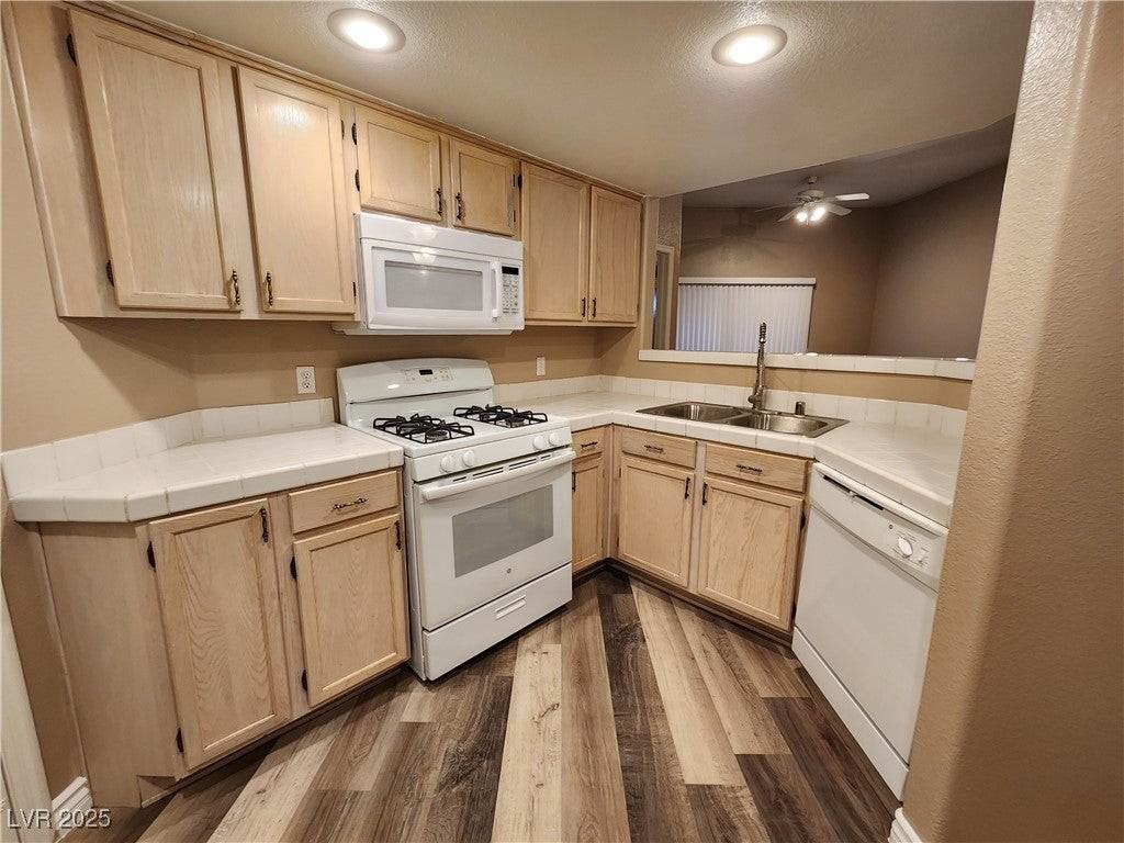 7400 W Flamingo Rd - Photo 4 of 27