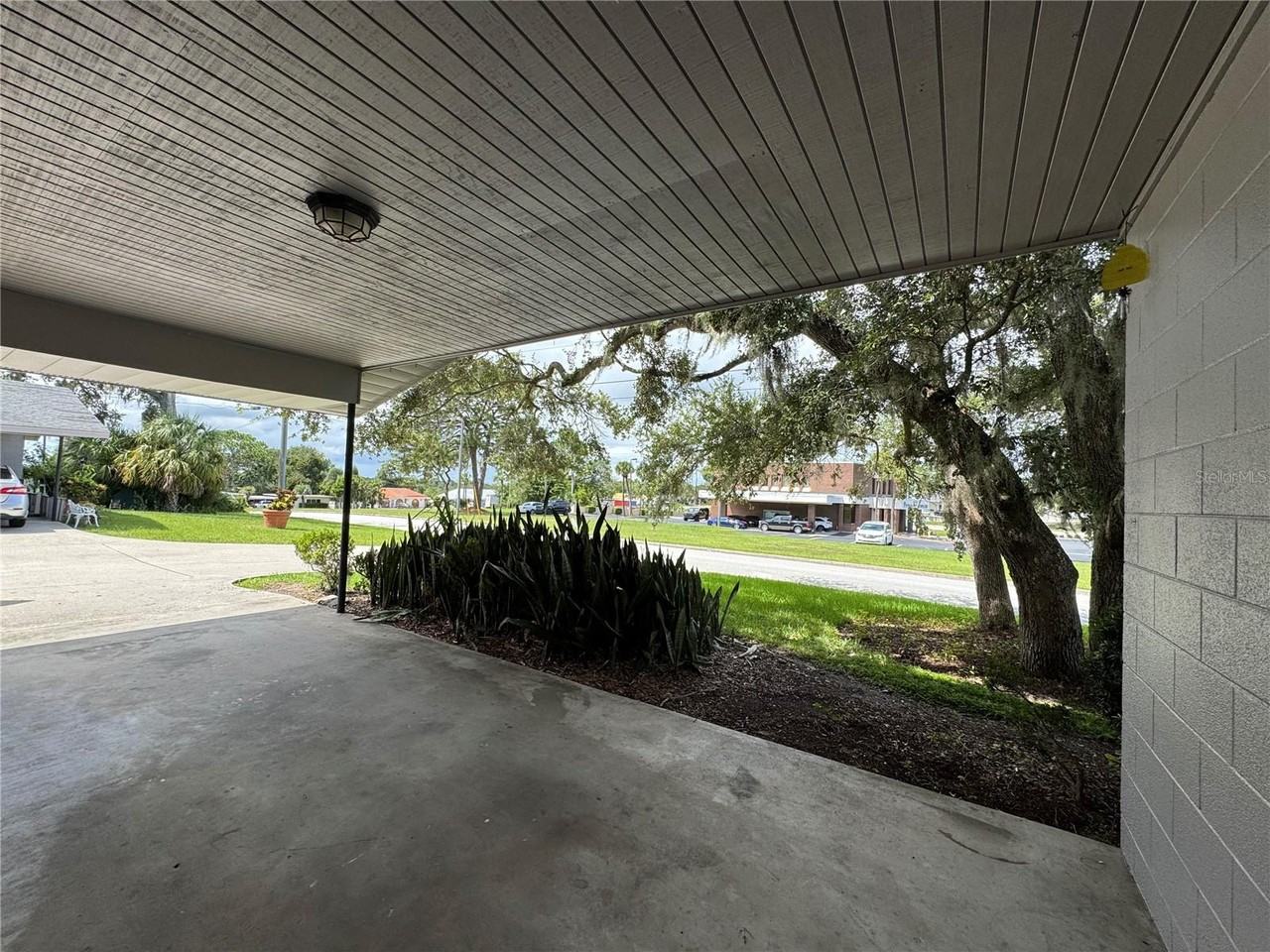 424 Almond St - Photo 2 of 27