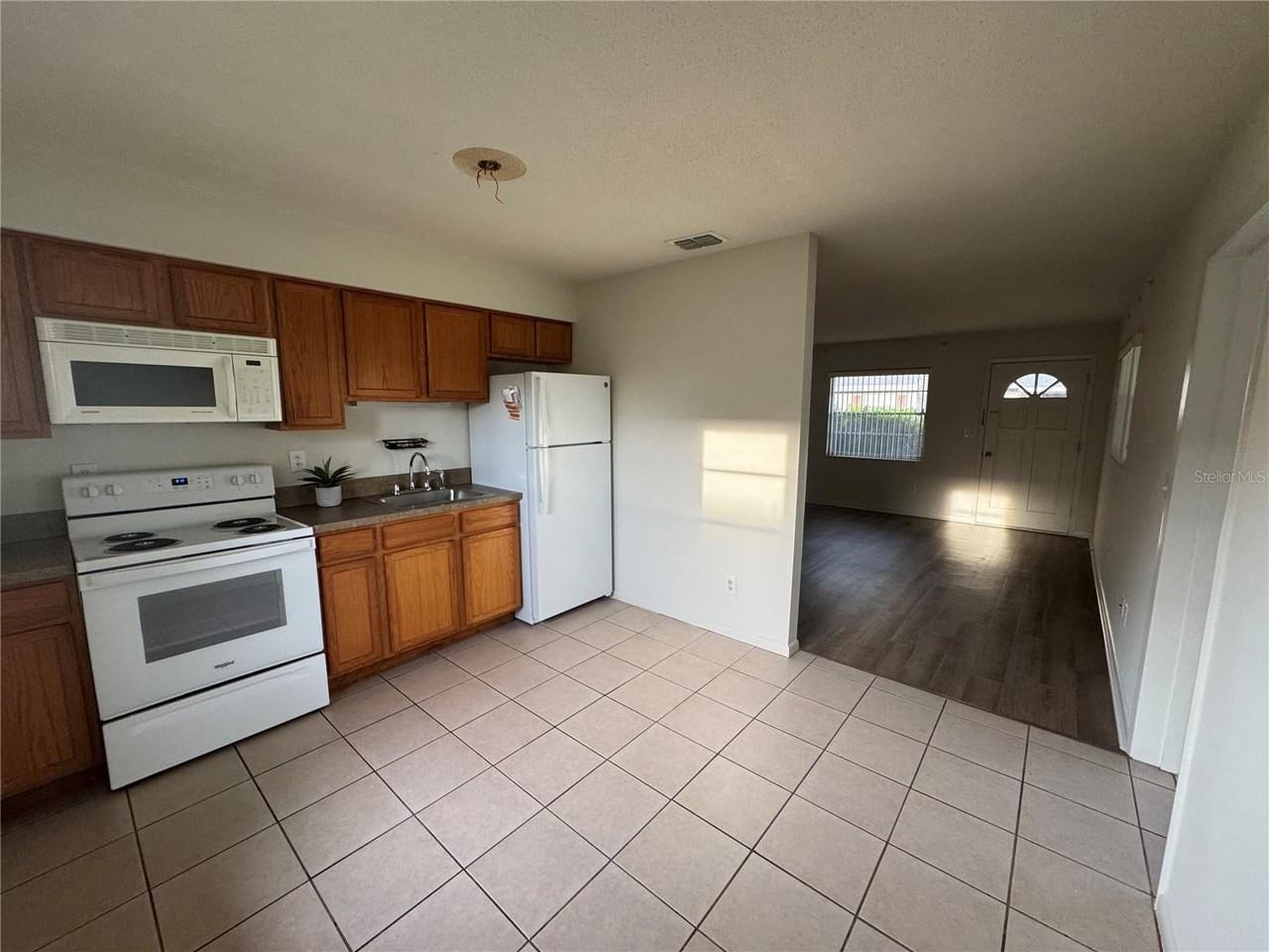 424 Almond St - Photo 6 of 27