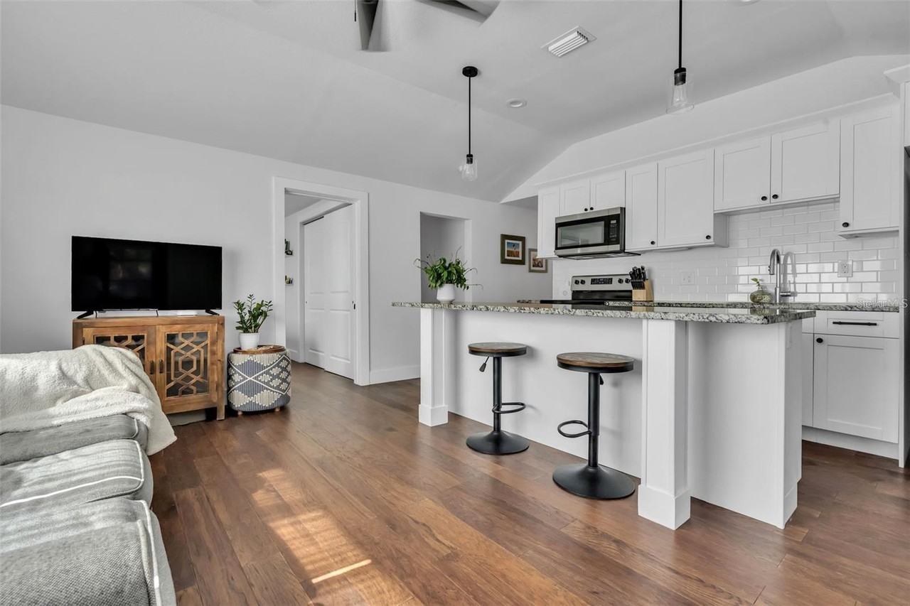 916 47th Avenue North - Photo 5 of 28