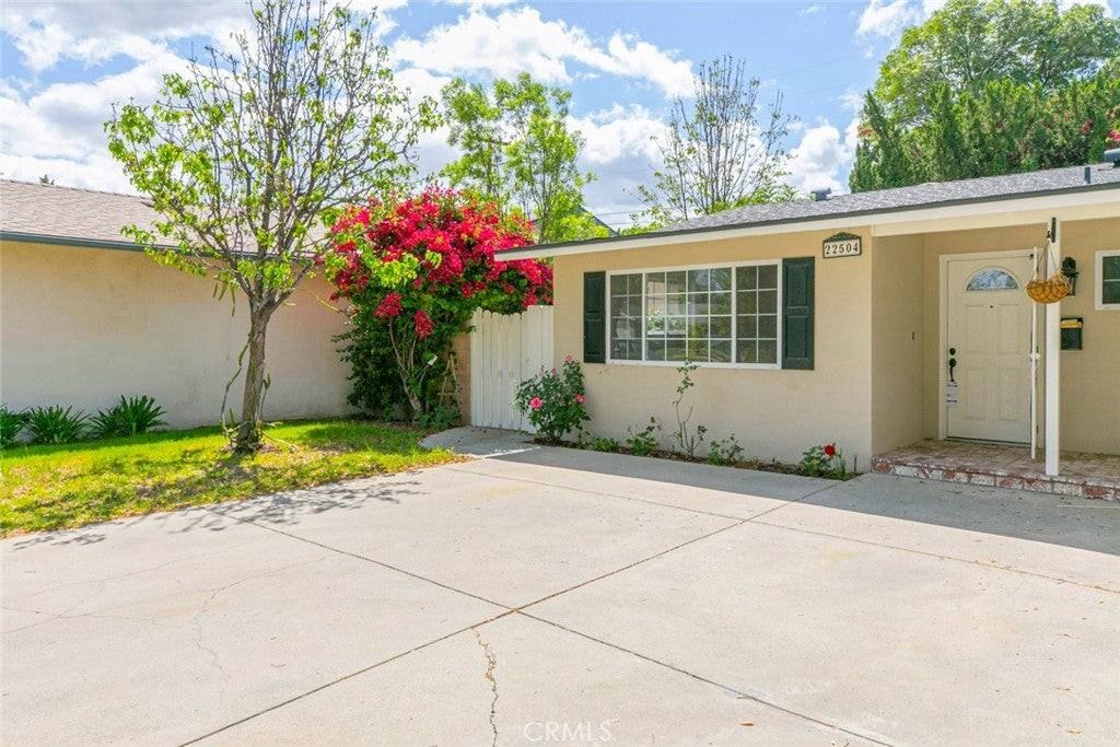 22504 Hartland St - Photo 5 of 44