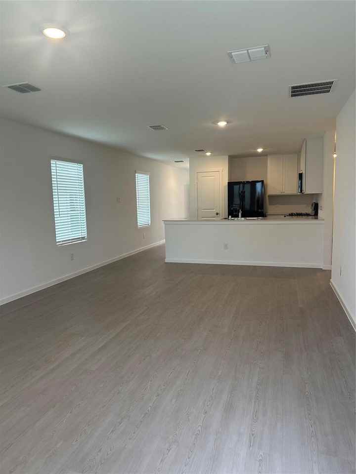 2107 Spartan Dr - Photo 5 of 23