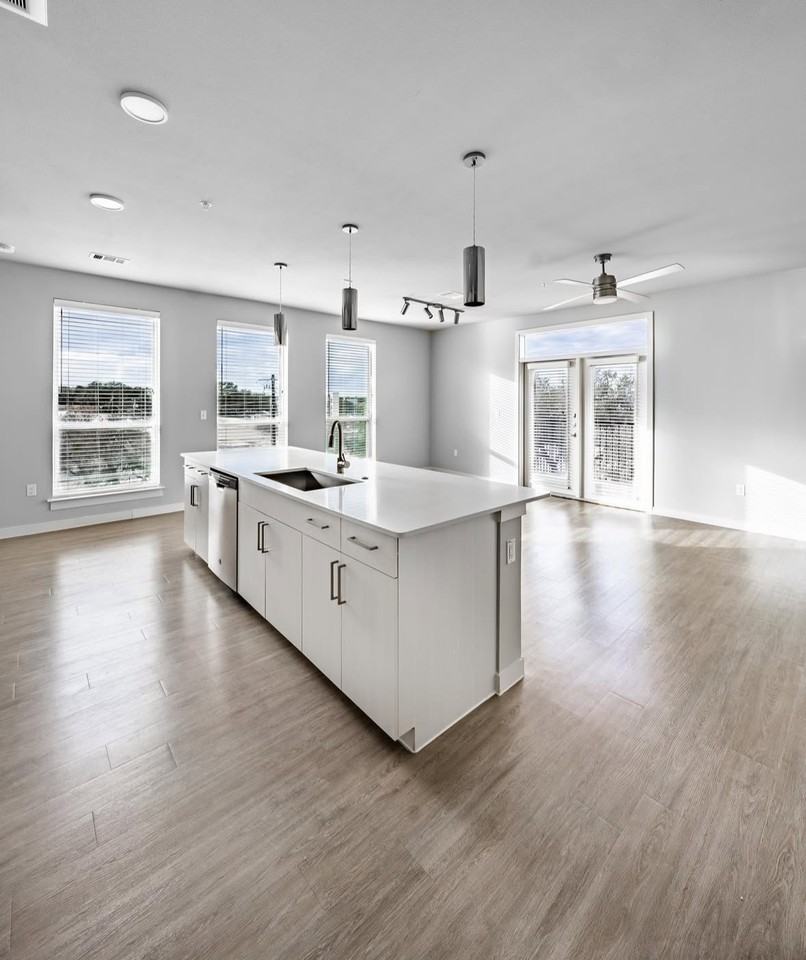 2111 N Austin Ave #01-109 - Photo 3 of 8